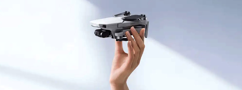 The DJI Lightweight and portable design